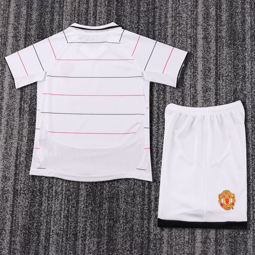 03/05 Manchester United Kids Kit