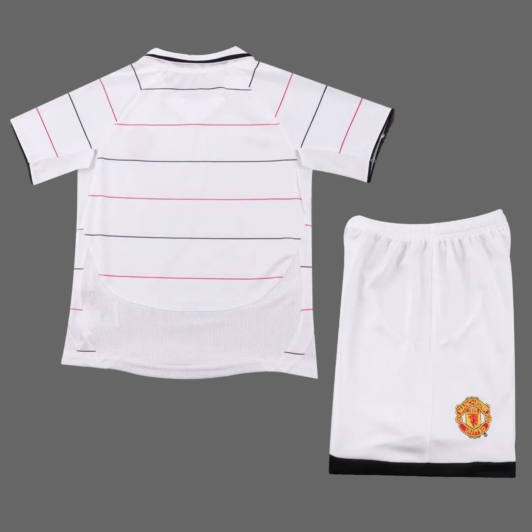 03/05 Manchester United Kids Kit