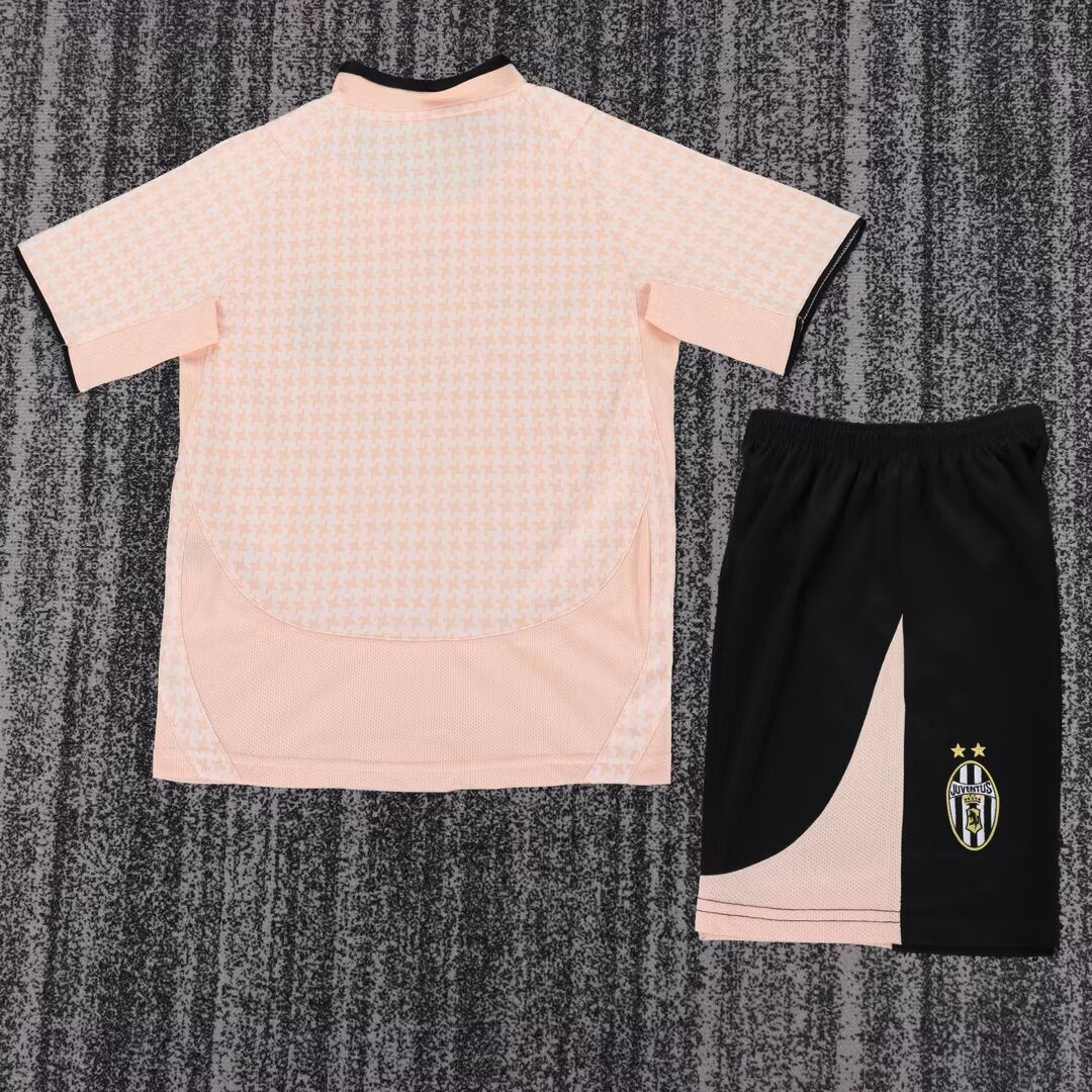 03/04 Juventus Kids Kit