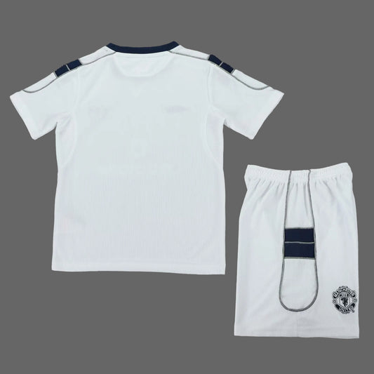 00/01 Manchester United Kids Kit