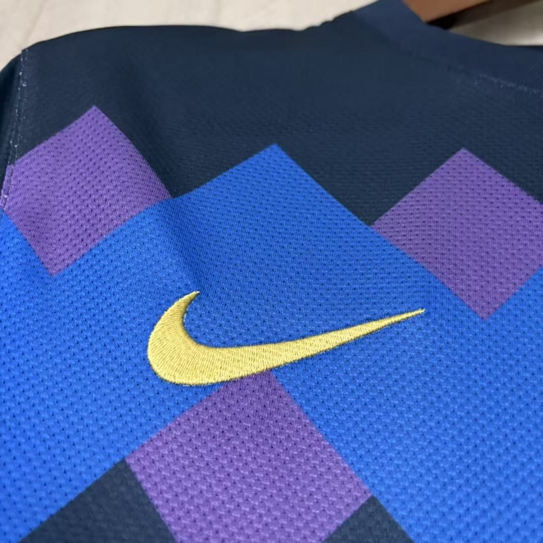 Retro Porto 2011/12 Away Shirt