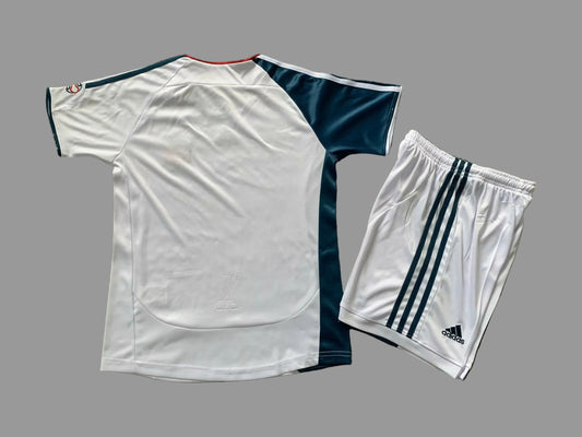 06/07 Liverpool Kids Kit