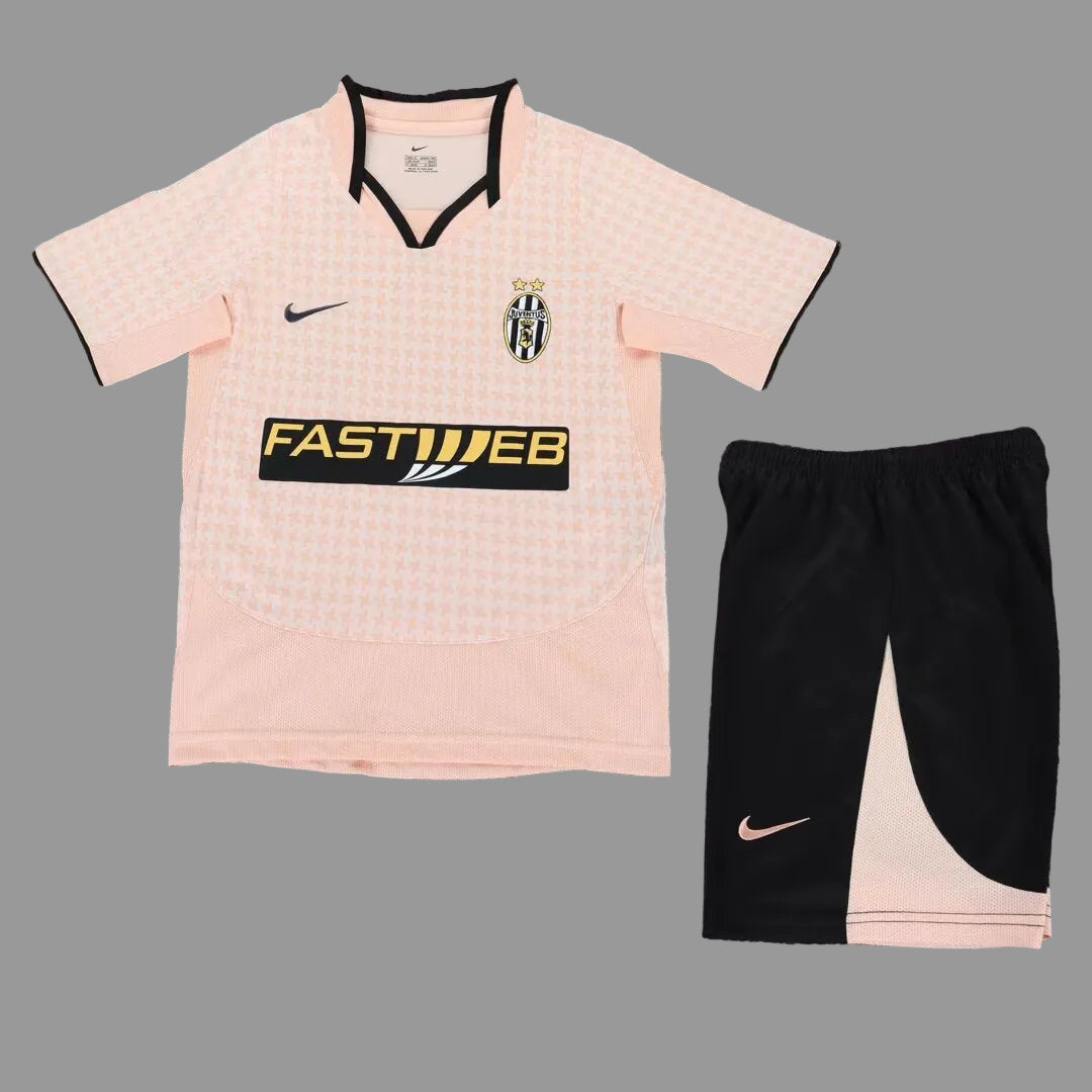 03/04 Juventus Kids Kit