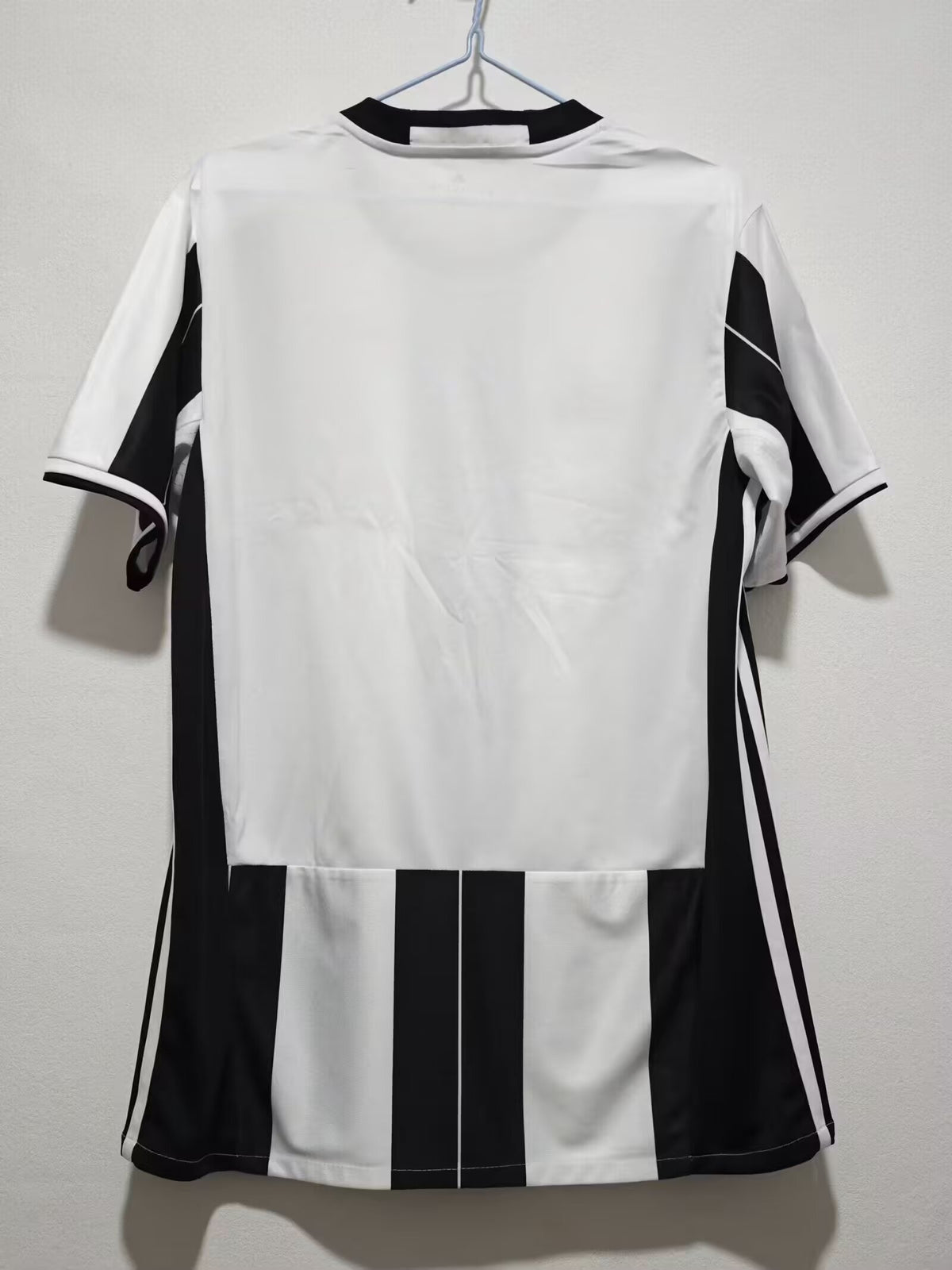 16/17 Juventus Shirt