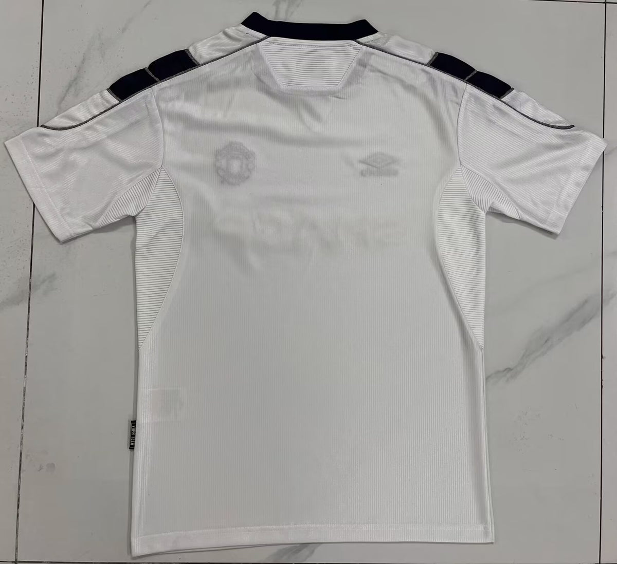 99/00 Manchester United Shirt