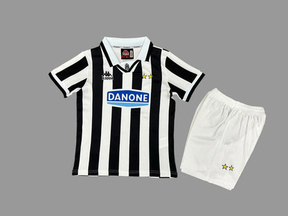 94/95 Juventus Kids Kit